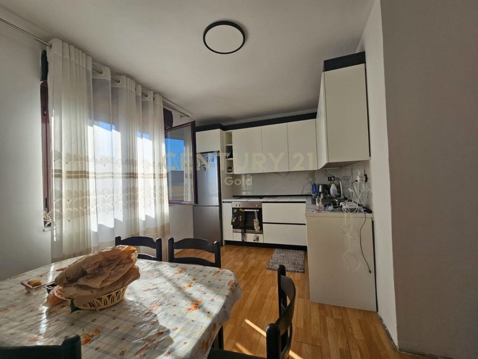 Durres, shitet apartament 3+1+Ballkon , 140 m² 