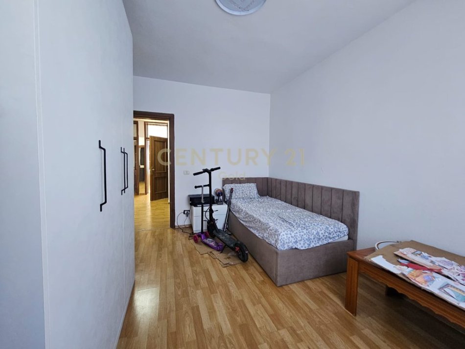 Durres, shitet apartament 3+1+Ballkon , 140 m² 