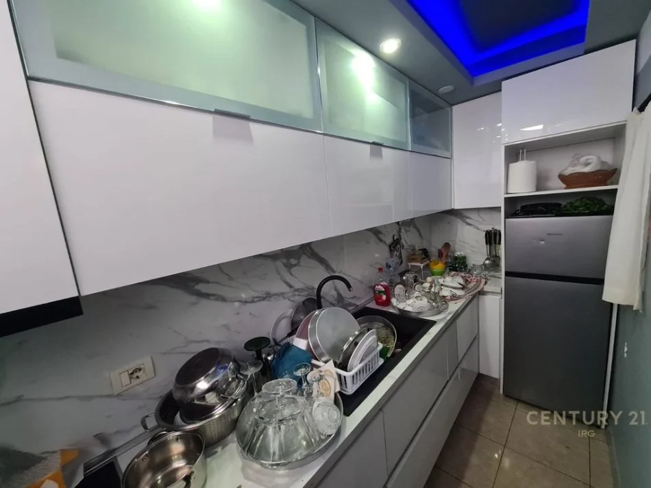 Tirane, shitet apartament 2+1+Ballkon Kati 5, 76 m² 159.000 € (rruga e kavajes)