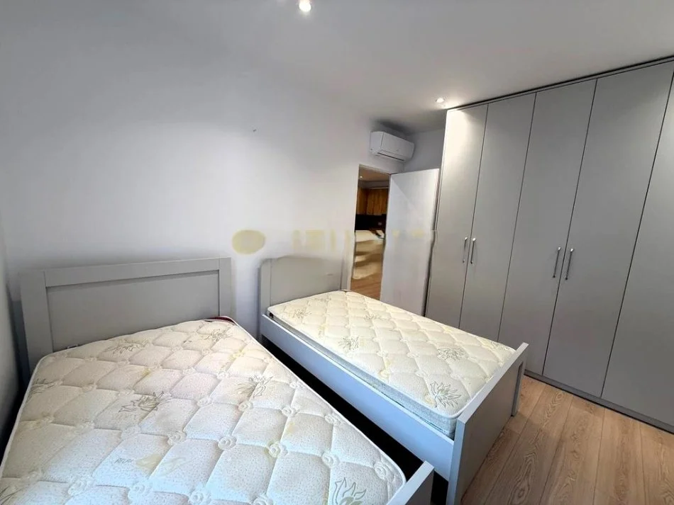 Tirane, shitet apartament 2+1 Kati 3, 125 m² 250.000 € (LIQENI I THATE)