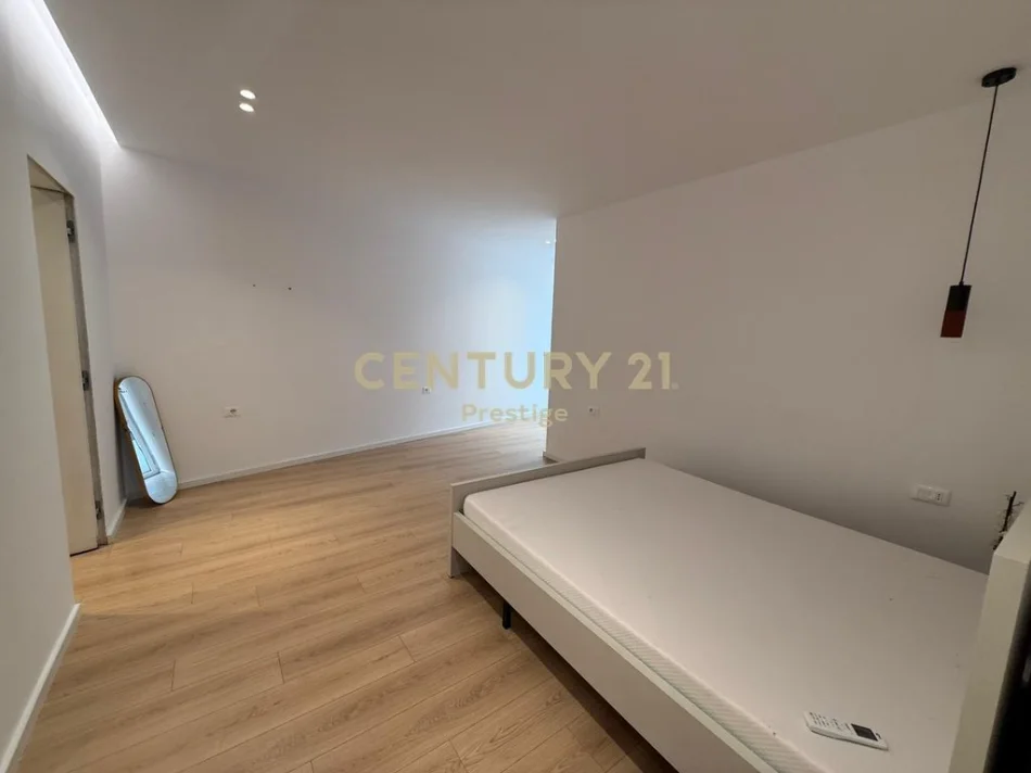 Tirane, shitet apartament 2+1+Aneks+Ballkon Kati 3, 125 m² 250.000 € (Liqeni i thate)