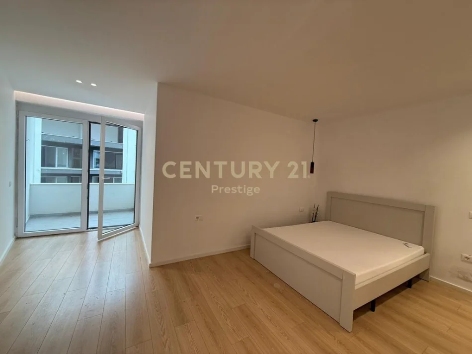 Tirane, shitet apartament 2+1+Ballkon Kati 3, 125 m² 250.000 € (liqeni i thate)