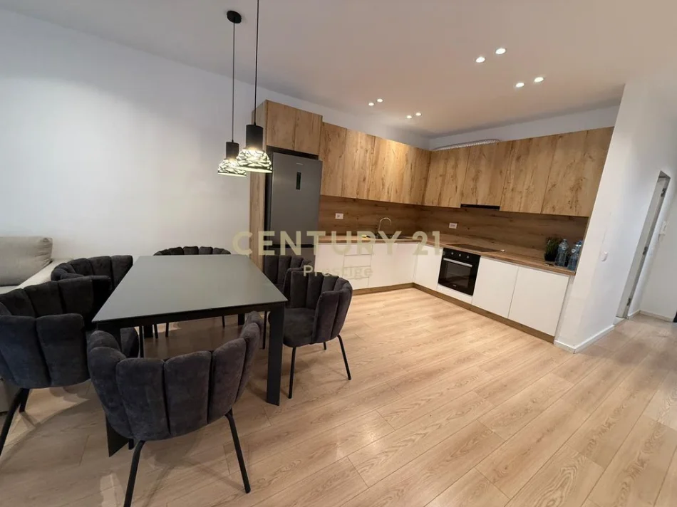 Tirane, shitet apartament 2+1+Ballkon Kati 3, 125 m² 250.000 € (liqeni i thate)