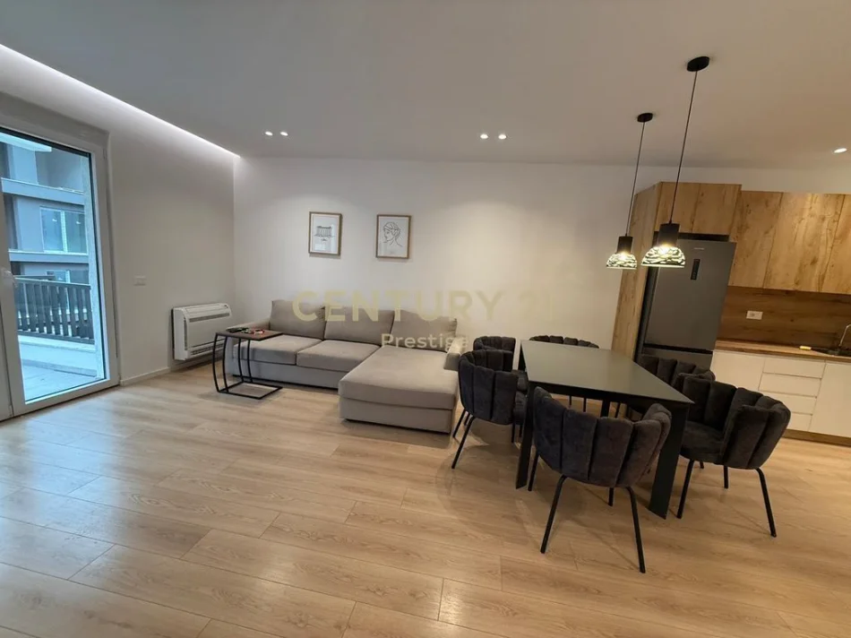Tirane, shitet apartament 2+1+Ballkon Kati 3, 125 m² 250.000 € (liqeni i thate)