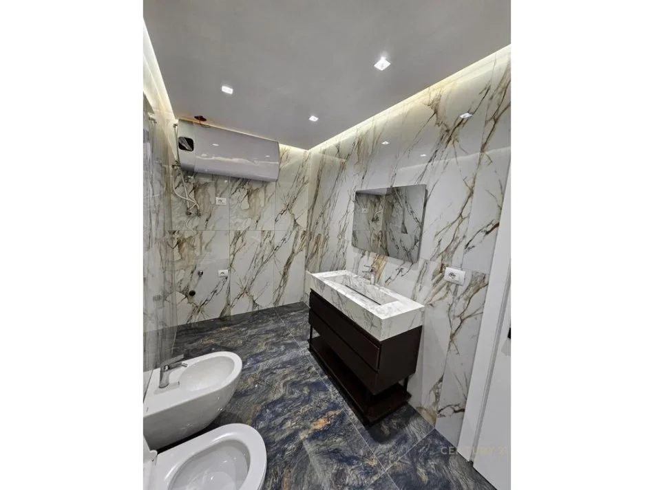 Tirane, shitet apartament duplex 2+1+Aneks+Ballkon Kati 12, 182 m²