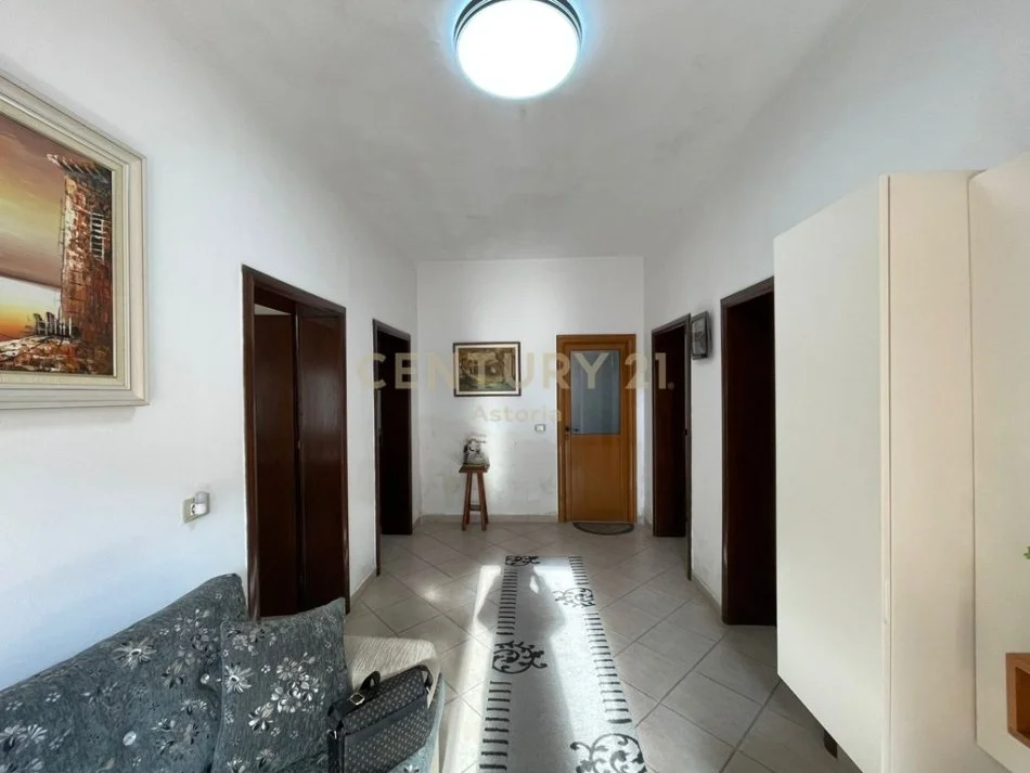 Tirane, shitet Vile , 313 m² 315.000 € (astir)