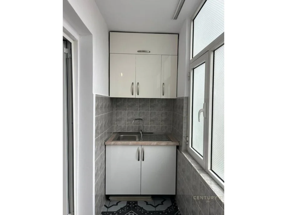 Tirane, jepet me qera apartament 1+1+Ballkon Kati 4, 50 m² 550 € (shkolla e baletit)