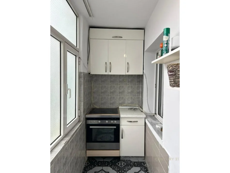 Tirane, jepet me qera apartament 1+1+Ballkon Kati 4, 50 m² 550 € (shkolla e baletit)