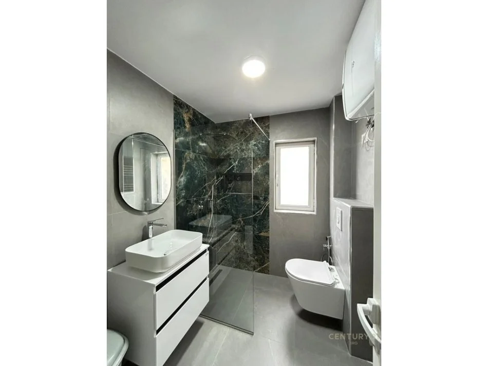 Tirane, jepet me qera apartament 1+1+Ballkon Kati 4, 50 m² 550 € (shkolla e baletit)