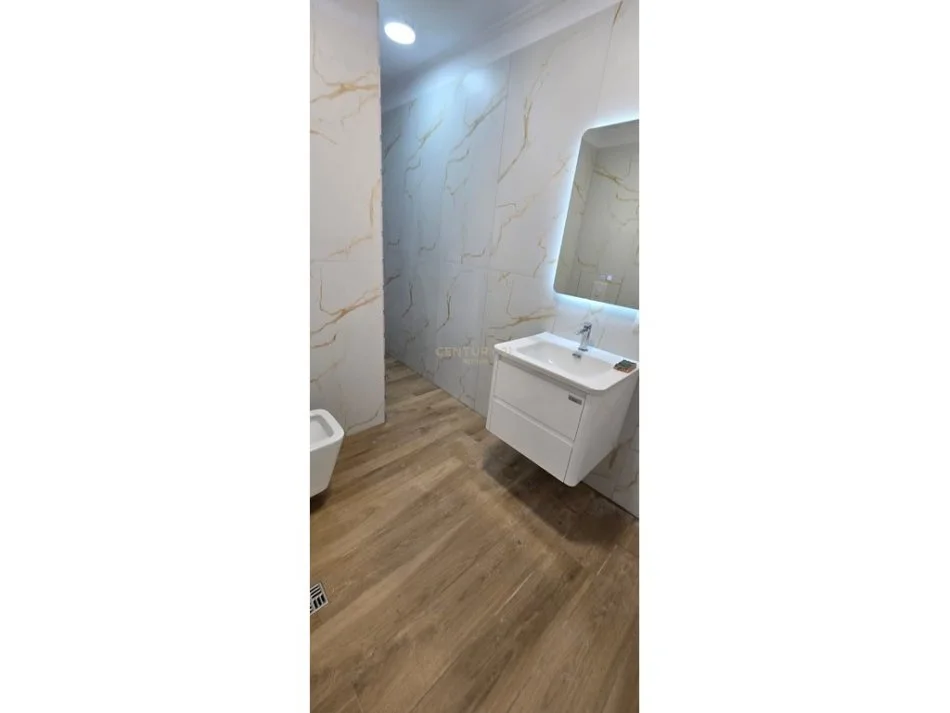 Tirane, shes apartament 1+1 Kati 1, 57 m² 137.000 € (Shkolla 5 maji)