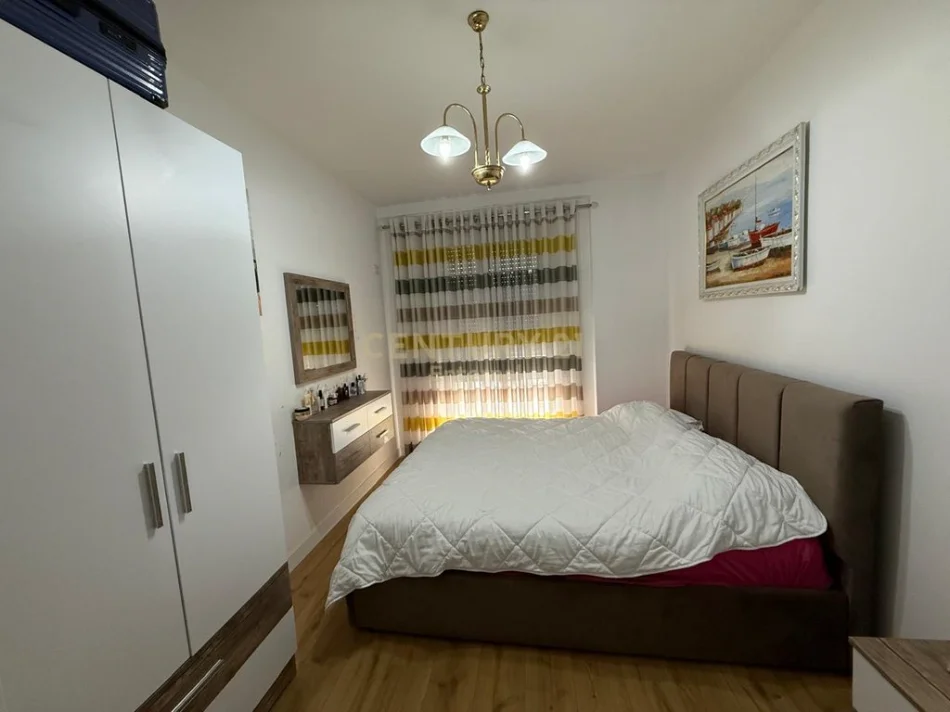 Tirane, jepet me qera apartament 2+1+Ballkon Kati 2, 86 m² 600 € (Ali Dem)