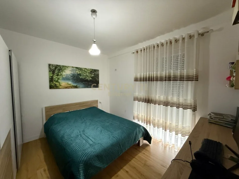 Tirane, jepet me qera apartament 2+1+Ballkon Kati 2, 86 m² 600 € (Ali Dem)