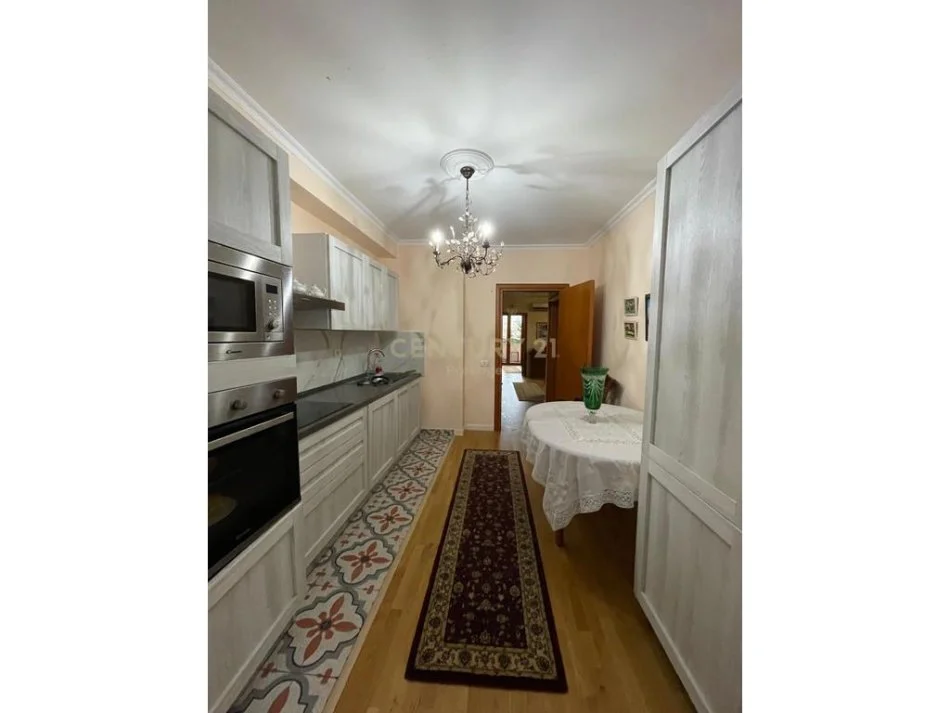 Tirane, shitet apartament 2+1+Aneks+Ballkon Kati 3, 106 m² 318.000 € 