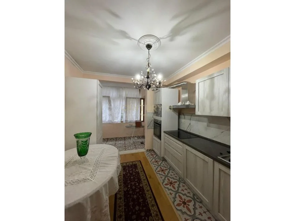 Tirane, shitet apartament 2+1+Aneks+Ballkon Kati 3, 106 m² 318.000 € 