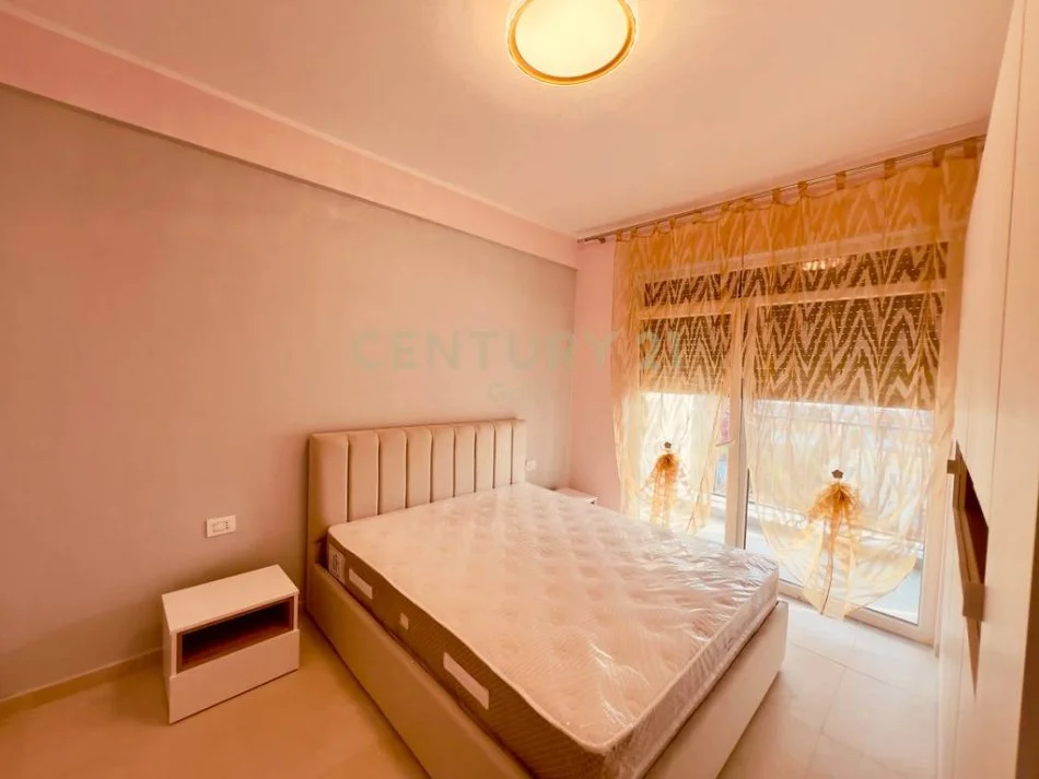 Tirane, jepet me qera apartament 2+1 Kati 2, 115 m² 750 € (farmacia10)