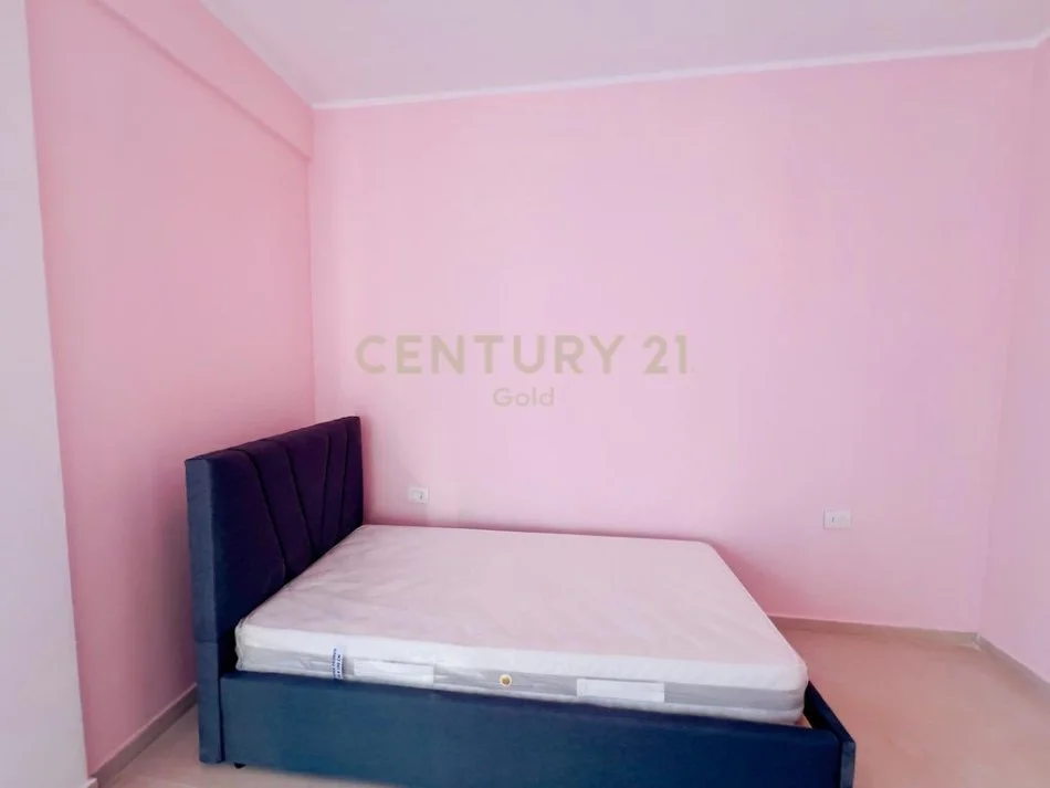 Tirane, jepet me qera apartament 2+1 Kati 2, 115 m² 750 € (farmacia10)