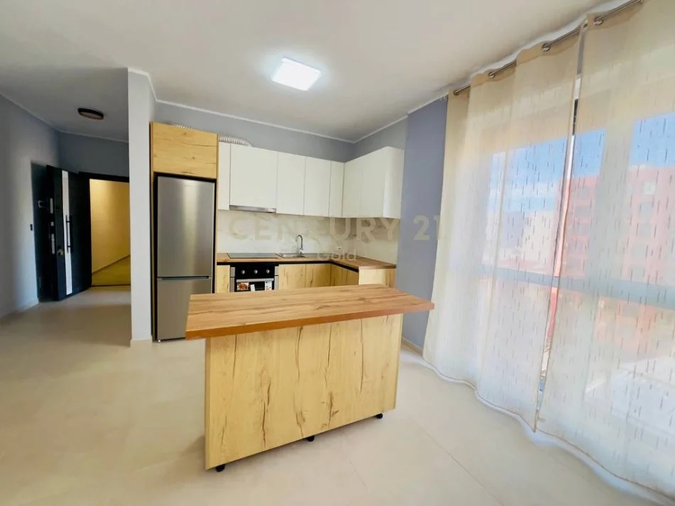 Tirane, jepet me qera apartament 2+1 Kati 2, 115 m² 750 € (farmacia10)