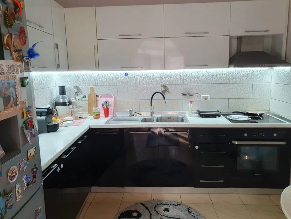 Tirane, jepet me qera shtepi Kati 0, 170 m² 800 € (Qemal Stafa)