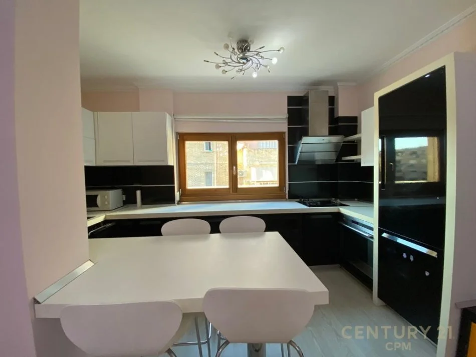 Tirane, jepet me qera apartament 1+1 Kati 3, 86 m² 550 € 