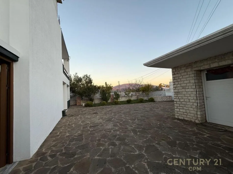 Sarande, shitet Vile 5+1+Aneks+Ballkon , 400 m² (sarande)