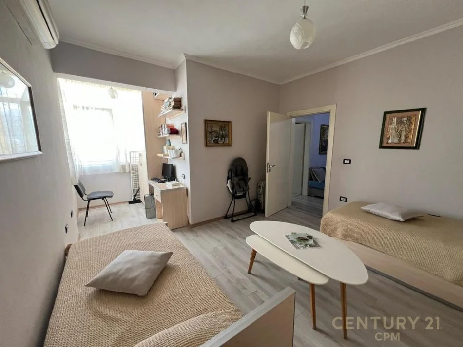 Tirane, jepet me qera apartament 2+1 Kati 8, 85 m² 600 € 