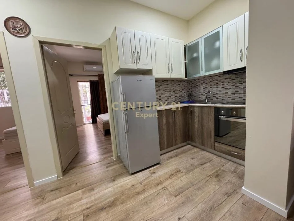 Tirane, jepet me qera apartament 2+1 Kati 1, 85 m² 600 € 