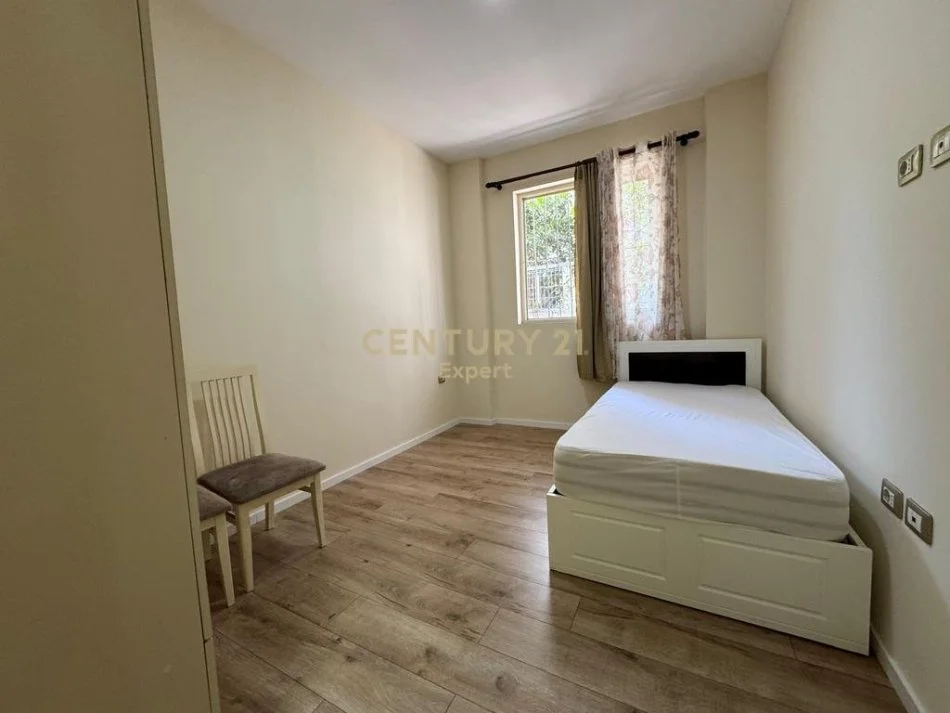 Tirane, jepet me qera apartament 2+1 Kati 1, 85 m² 600 € 