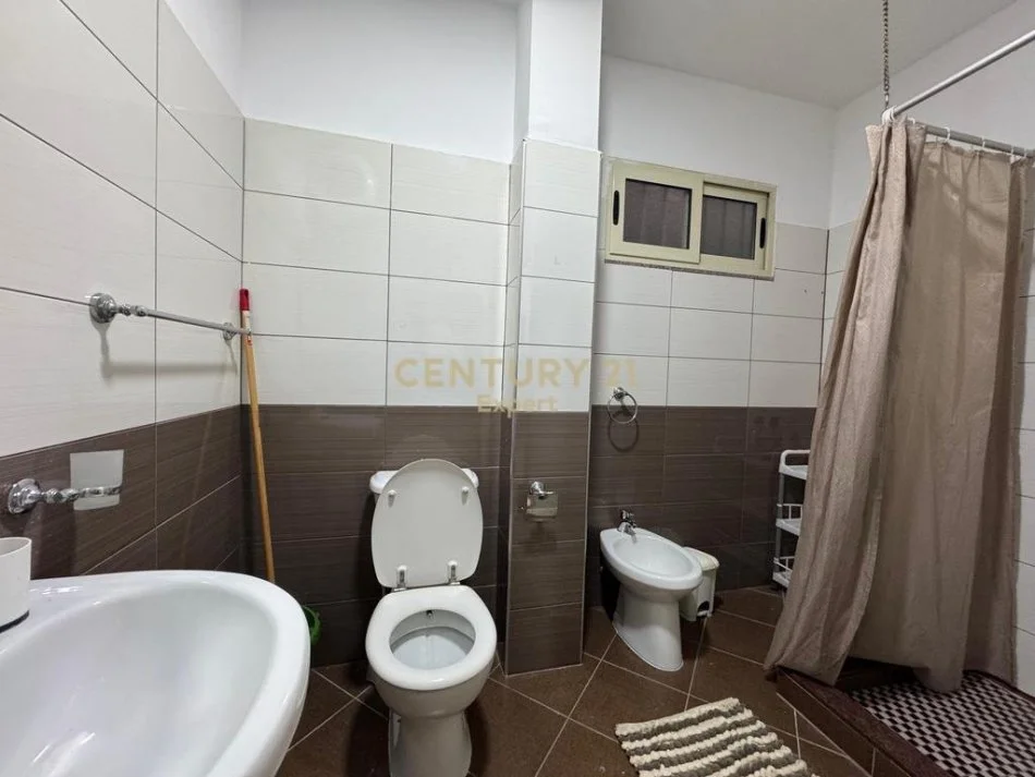 Tirane, jepet me qera apartament 2+1 Kati 1, 85 m² 600 € 