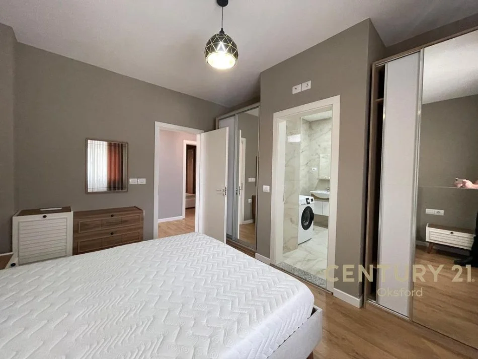 Tirane, jepet me qera apartament 2+1 Kati 3, 123 m² 800 € 