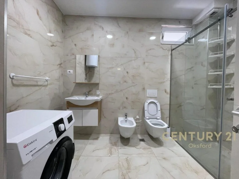 Tirane, jepet me qera apartament 2+1 Kati 3, 123 m² 800 € 