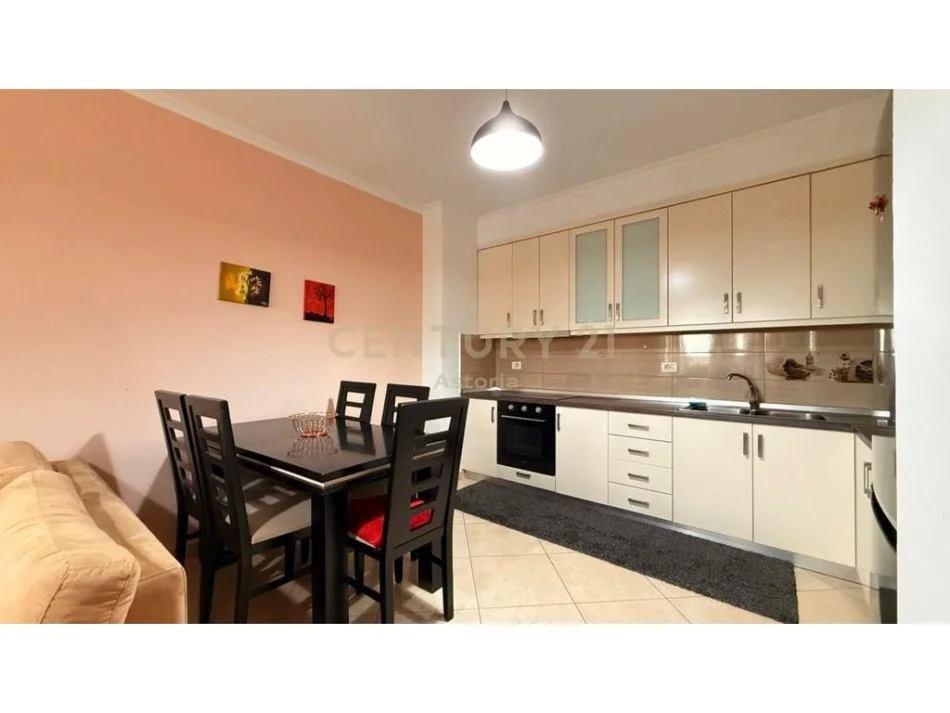 Tirane, jepet me qera apartament 2+1+Ballkon Kati 3, 111 m² 500 € (astir)