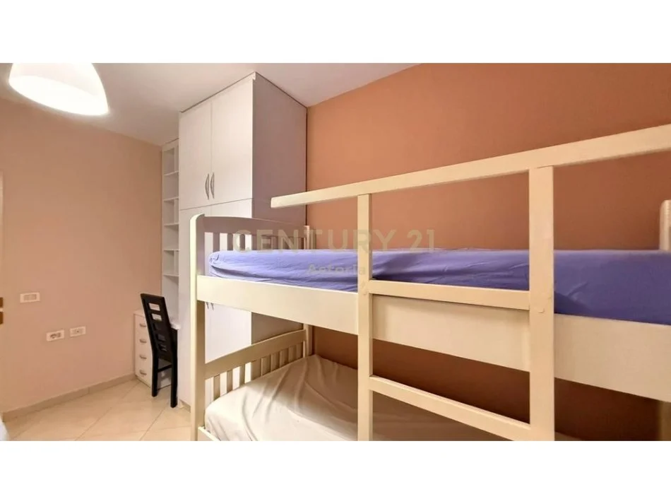 Tirane, jepet me qera apartament 2+1+Ballkon Kati 3, 111 m² 500 € (astir)