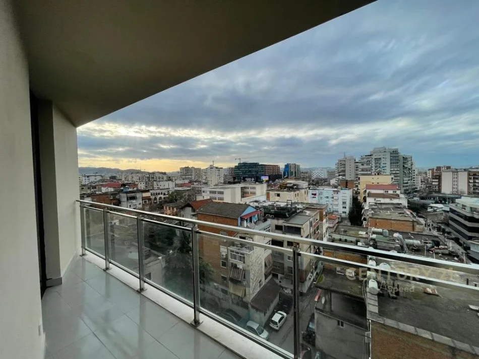 Tirane, jepet me qera apartament 1+1 Kati 5, 75 m² 800 € 