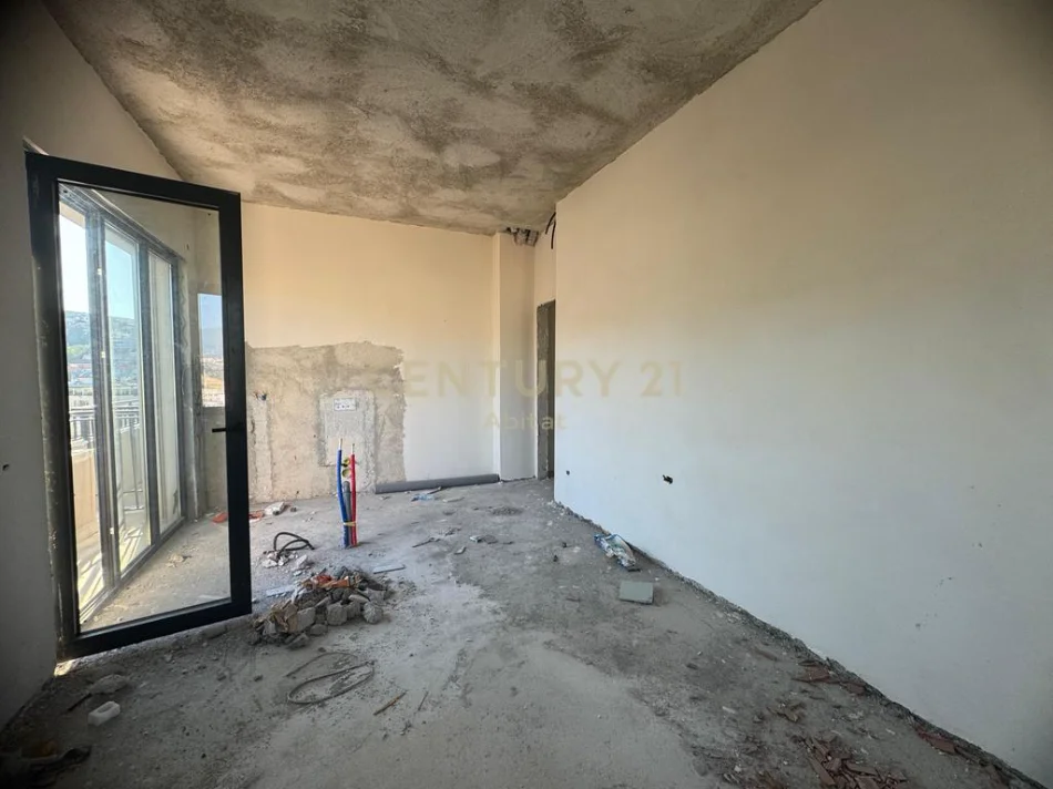 Shqiperi, shitet 2+1+Ballkon Kati 7, 100 m² 240.000 € (liqeni i thate)