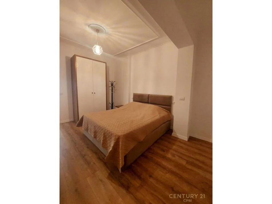 Tirane, jepet me qera 1+1 Kati 5, 60 m² 600 € 