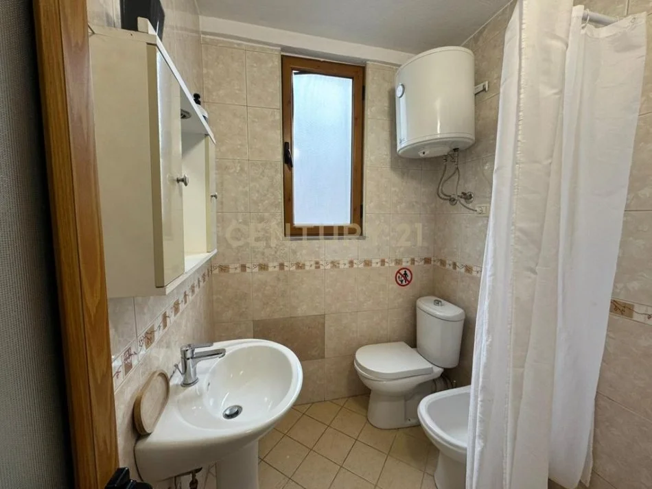 Tirane, jepet me qera apartament 1+1 Kati 5, 45 m² 450 € (jaons hynjadi tirana e re bllok)