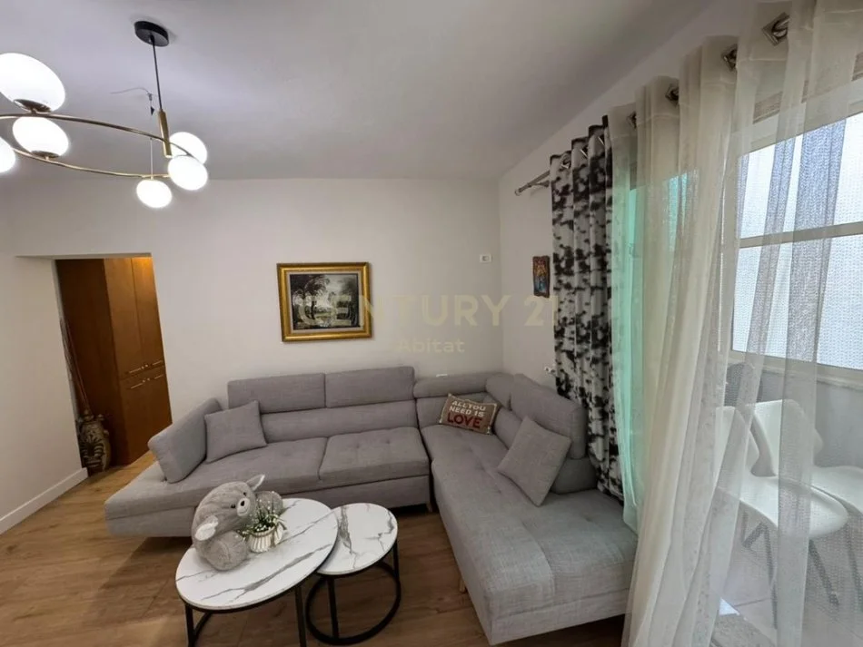 Tirane, jepet me qera apartament 1+1 Kati 5, 45 m² 450 € (jaons hynjadi tirana e re bllok)
