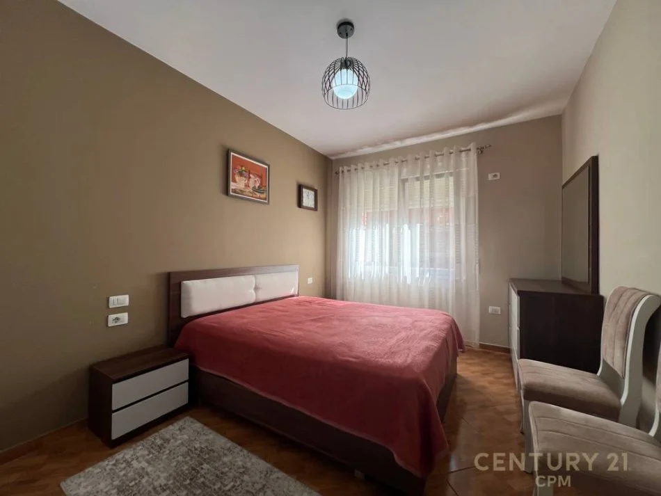 Tirane, jepet me qera apartament 1+1+Ballkon Kati 3, 68 m² 500 € (perballe spitali amerikan 3)