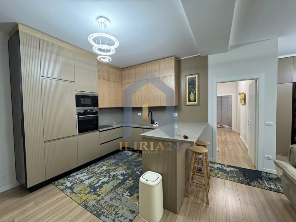 Tirane, jap me qera apartament 3+1+Aneks+Ballkon Kati 5, 130 m² 2.100 € (Apartament 3+1 me qira tek Tirana Graden Building Rruga e Kavajes)