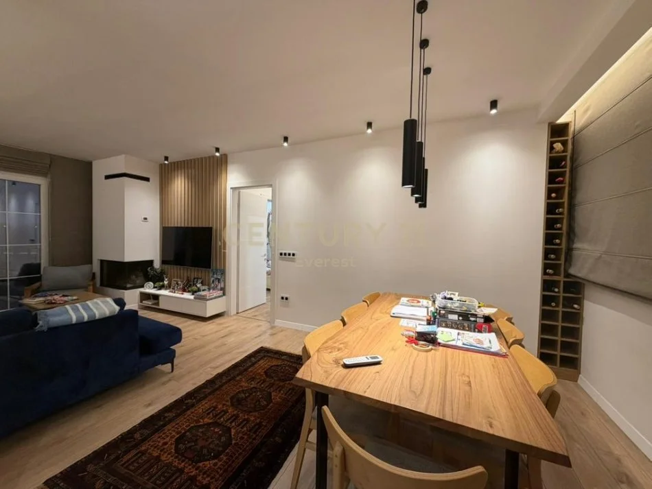 Tirane, shitet apartament 3+1 Kati 5, 205 m² 235.000 € 
