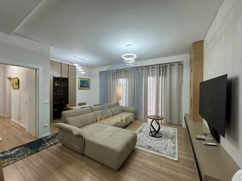 Tirane, jap me qera apartament 3+1+Aneks+Ballkon Kati 5, 130 m² 2.100 € (Apartament 3+1 me qira tek Tirana Graden Building Rruga e Kavajes)