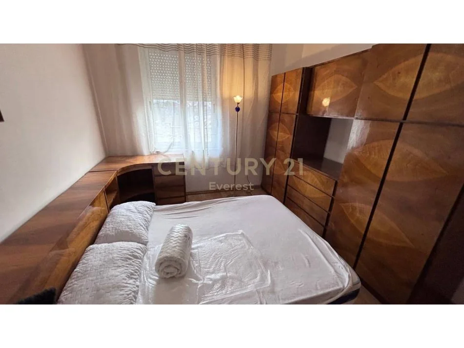 Tirane, jepet me qera apartament 2+1+Ballkon Kati 3, 60 m² 530 € (rruga e dibres prane viles gold)