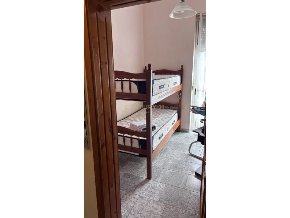 Tirane, jepet me qera apartament 2+1+Ballkon Kati 3, 60 m² 530 € (rruga e dibres prane viles gold)