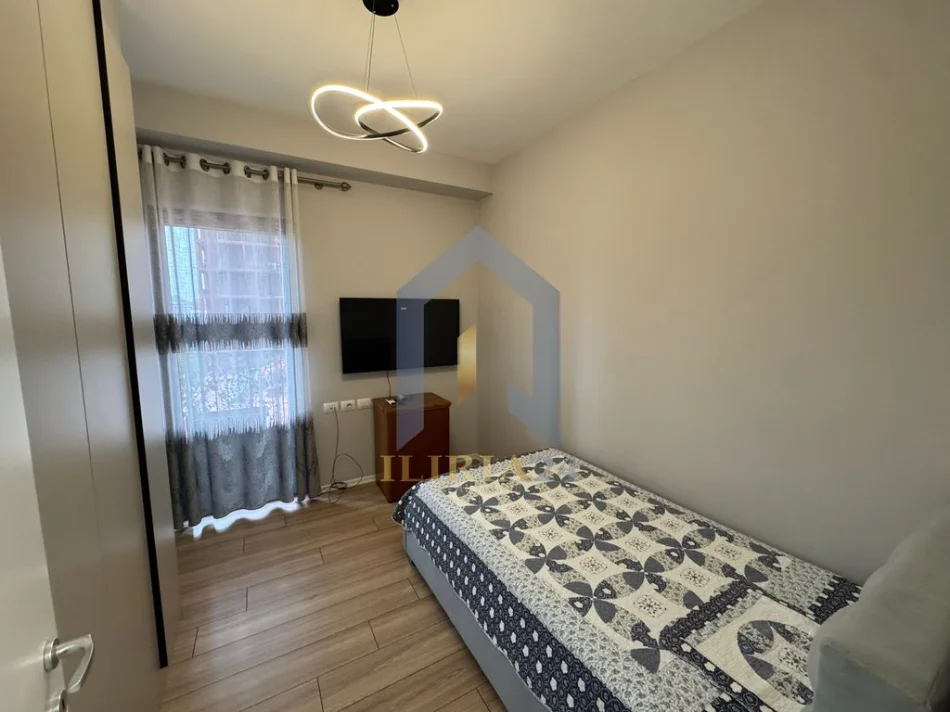 Tirane, jap me qera apartament 3+1+Aneks+Ballkon Kati 5, 130 m² 2.100 € (Apartament 3+1 me qira tek Tirana Graden Building Rruga e Kavajes)