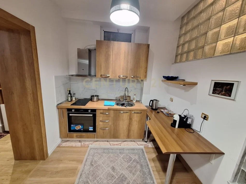 Tirane, jepet me qera apartament 1+1 Kati 1, 52 m² 650 € (sheshi willson)