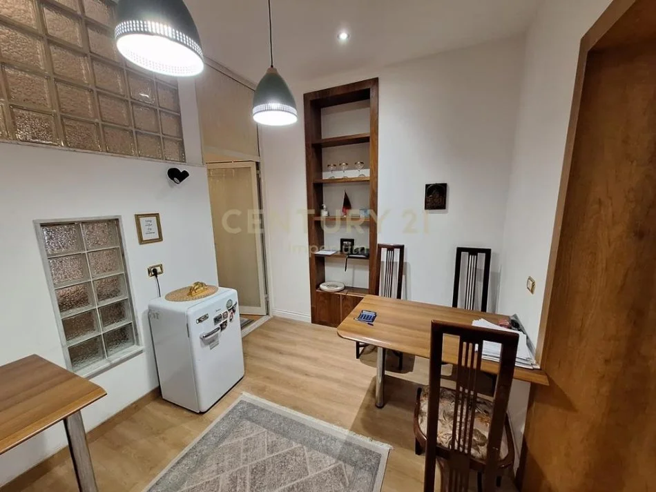 Tirane, jepet me qera apartament 1+1 Kati 1, 52 m² 650 € (sheshi willson)
