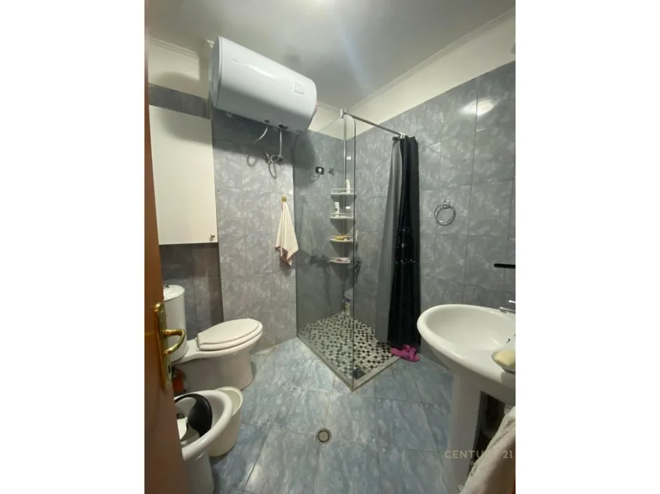 Tirane, shitet apartament 3+1 Kati 3, 141 m² 250.000 € (Kompleksi Grand, Tregu Elektrik)