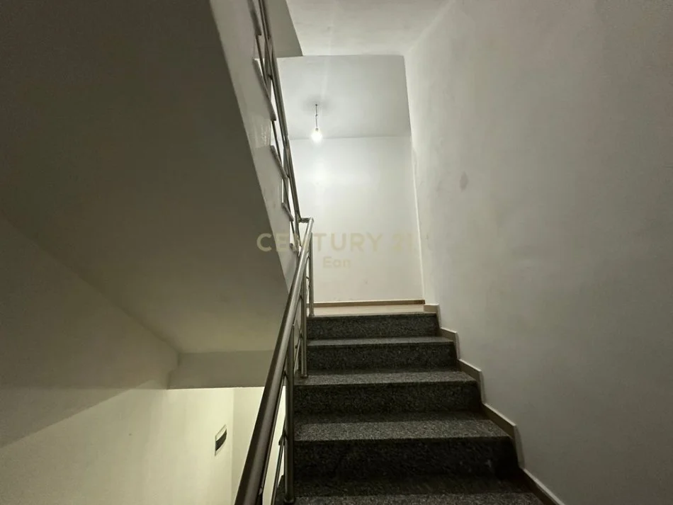 Durres, shitet apartament 1+1 Kati 2, 60 m² 115.000 € (mali i robit)