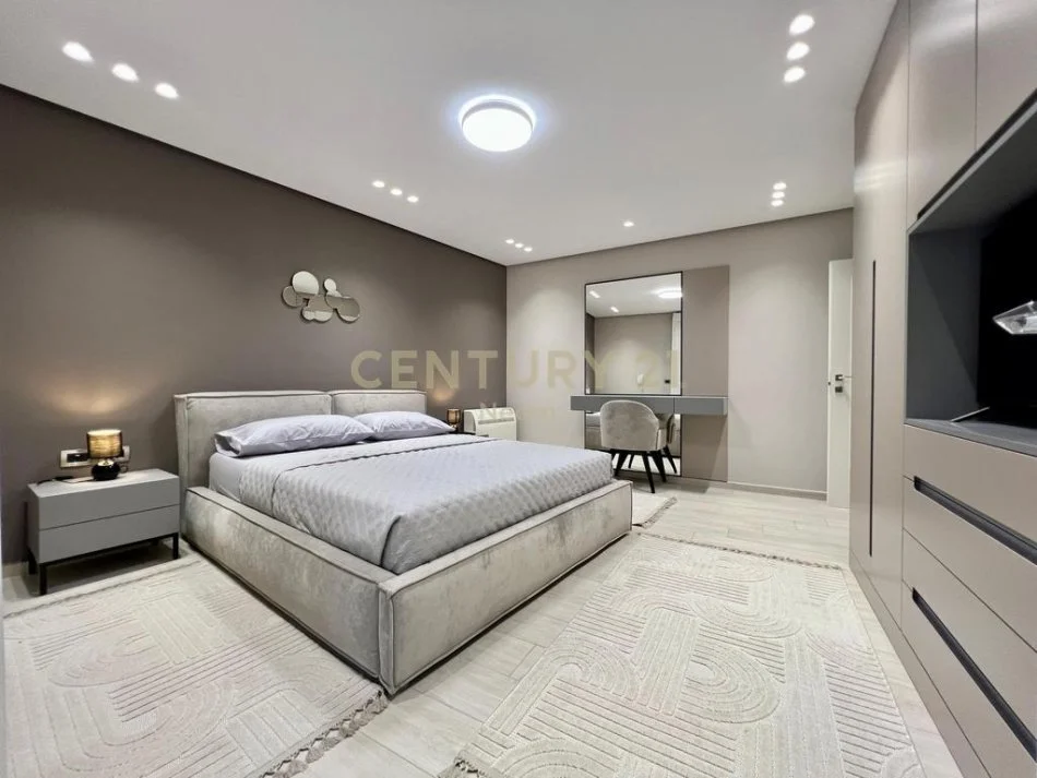 Tirane, jepet me qera apartament 2+1+Ballkon Kati 2, 75 m² 900 € (sheshi skenderbe)