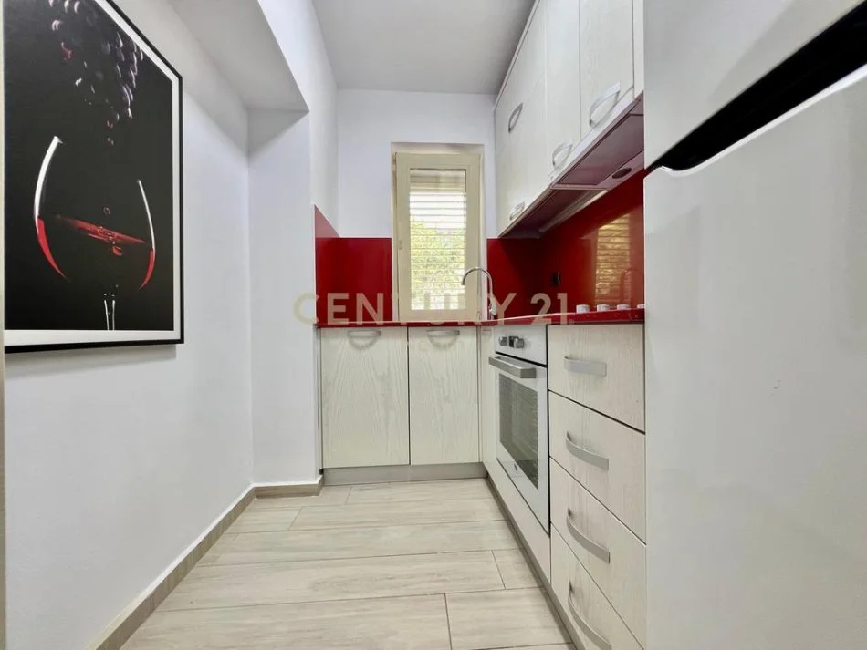 Tirane, jepet me qera apartament 2+1+Ballkon Kati 2, 75 m² 900 € (sheshi skenderbe)